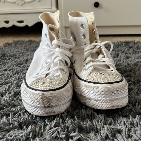 White converse that are bedazzled size 5 - Picture 2 of 9